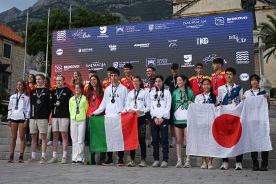 Today’s team medallists enjoying their well-deserved victory at the Youth Skyrunning World Championships VERTICAL. ©Damiano Benedetto Photo