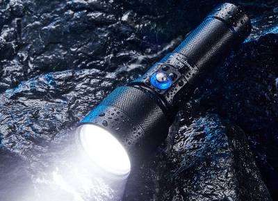 Καταδυτικός Φακός Nitecore DL30 – Απόδοση και Αξιοπιστία στα 100 Μέτρα Bάθος!