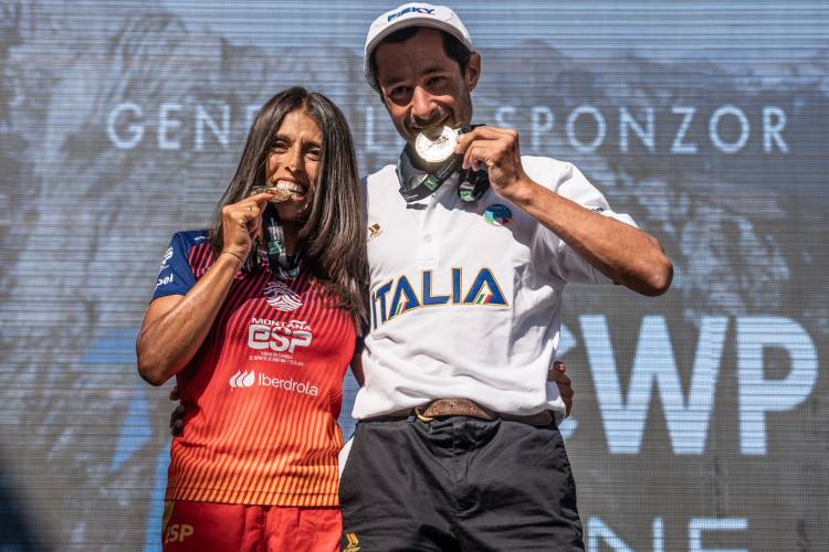 Gold medallists at the SKYULTRA, Spain’s Gemma Arenas and Italy’s Cristian Minoggio celebrate. ©iancorless.com