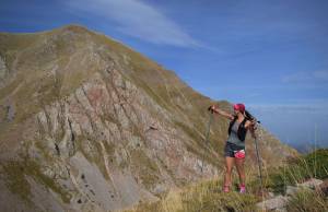 Πέρα σ’ εκείνο το βουνό και στ’ άλλο πέρα παραπέρα!
