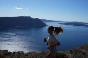 Santorini Experience 2026: Περισσότερες από 3.600 συμμετοχές, αθλητές από 42 χώρες και ένα βάθρο παγκόσμιας κλάσης!